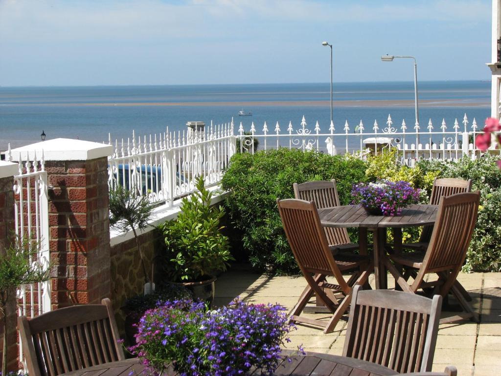 The Burleigh Hotel Hunstanton Bagian luar foto