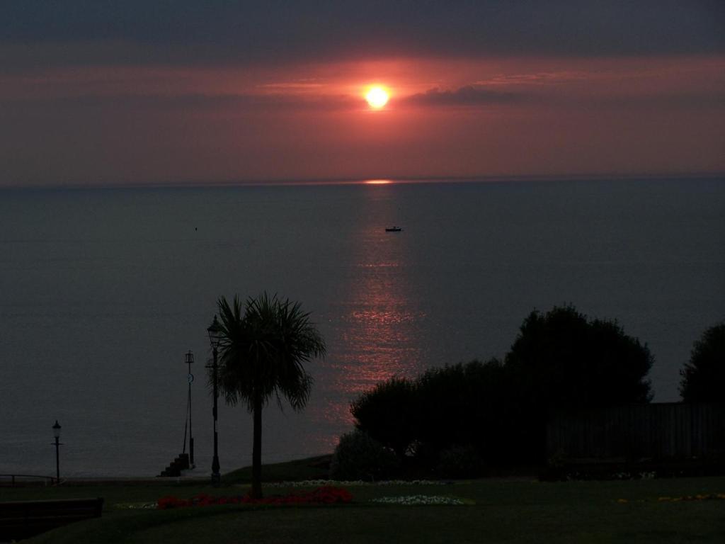The Burleigh Hotel Hunstanton Bagian luar foto